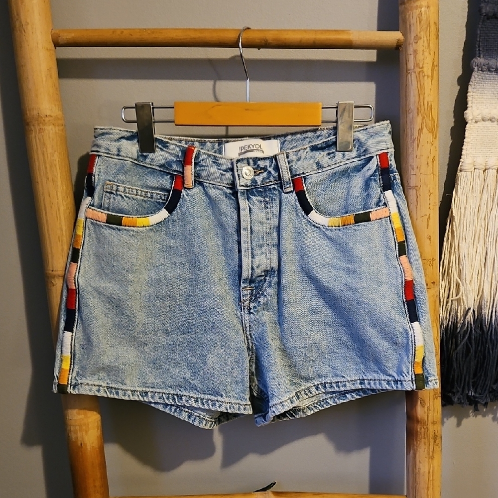 IPEKYOL Denim Shorts with Multicolor Accents
